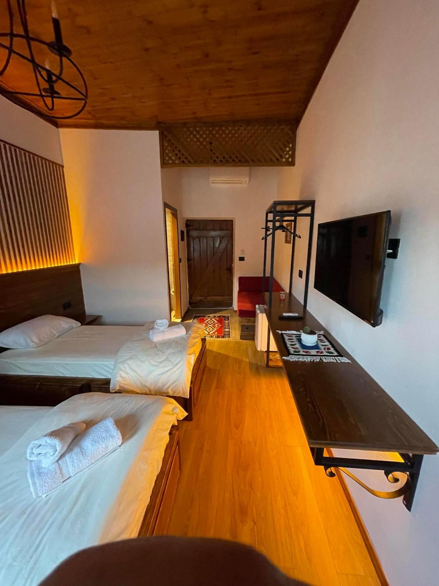 Hotel Grey Stone Gjirokastër Esterno foto