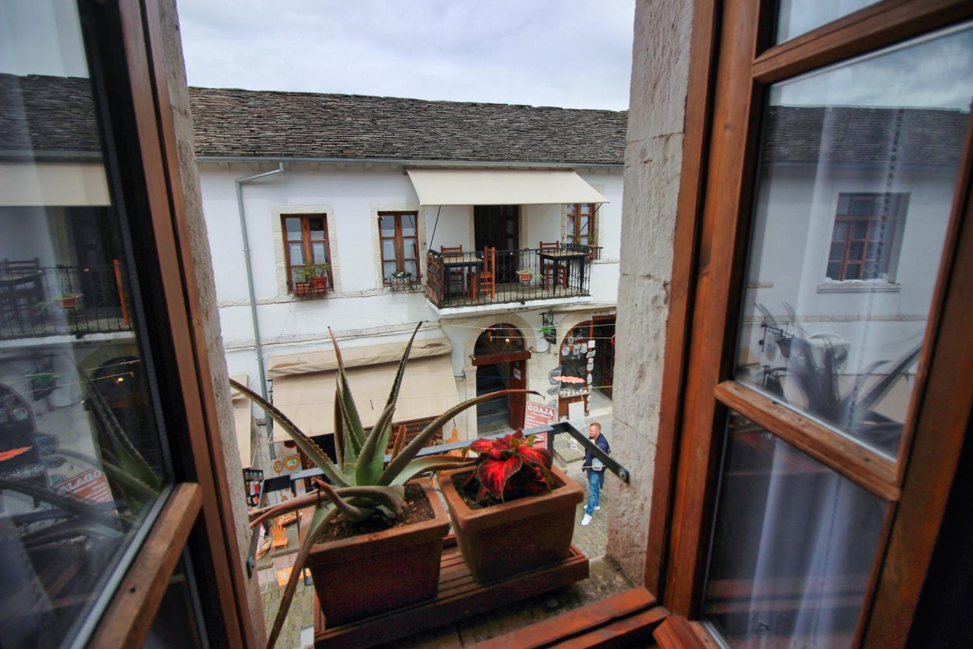 Hotel Grey Stone Gjirokastër Esterno foto