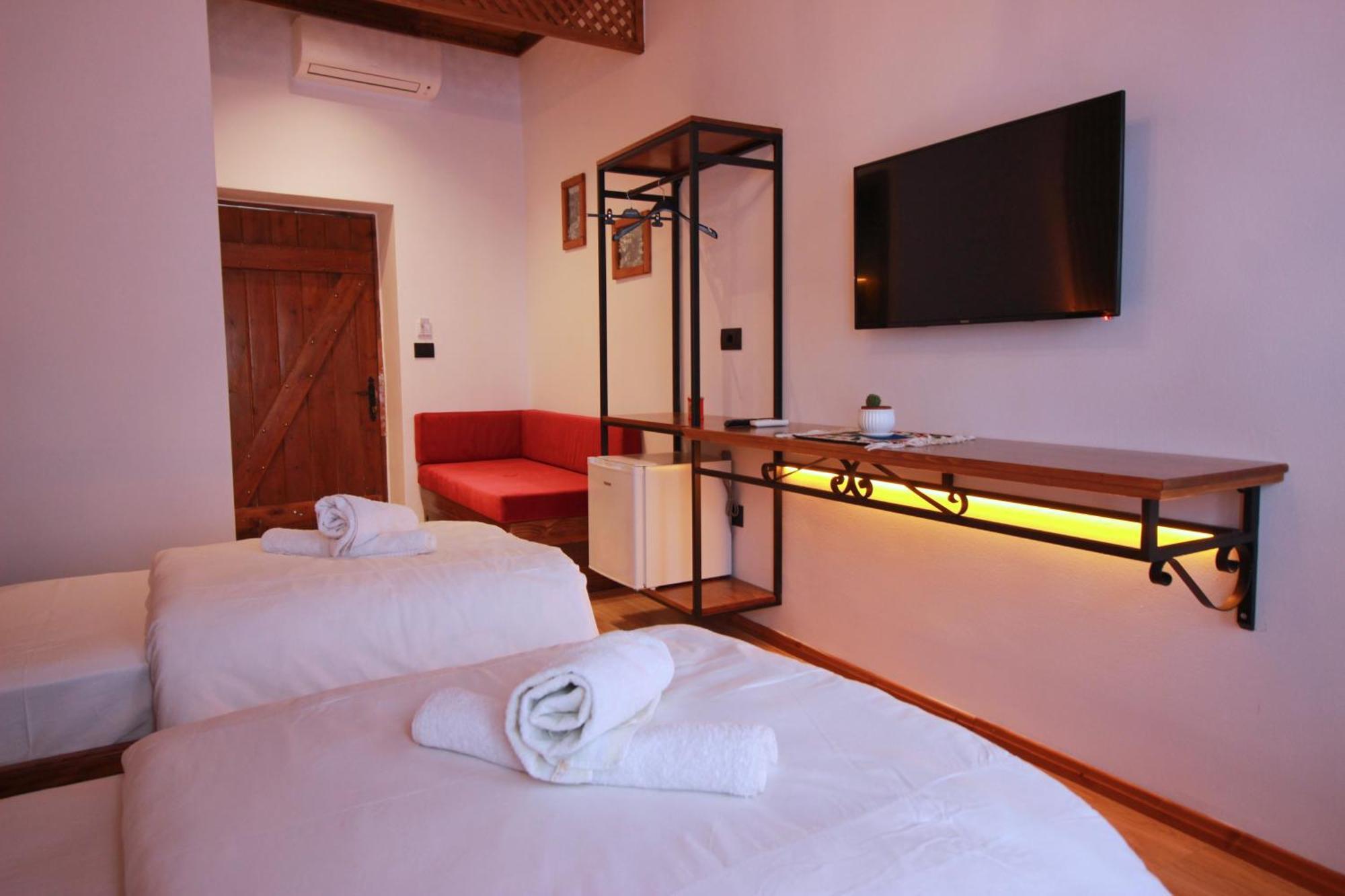 Hotel Grey Stone Gjirokastër Esterno foto