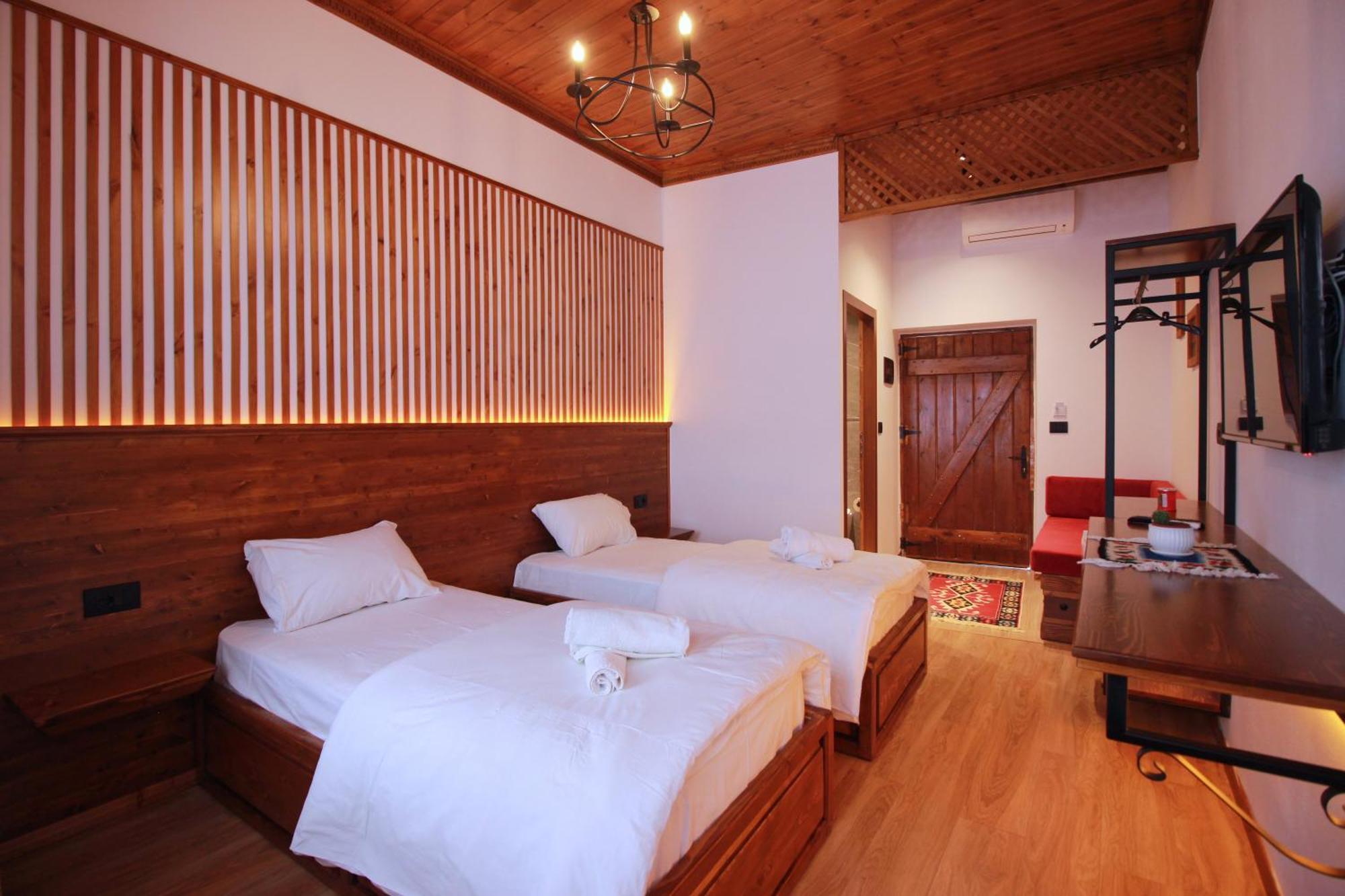 Hotel Grey Stone Gjirokastër Esterno foto