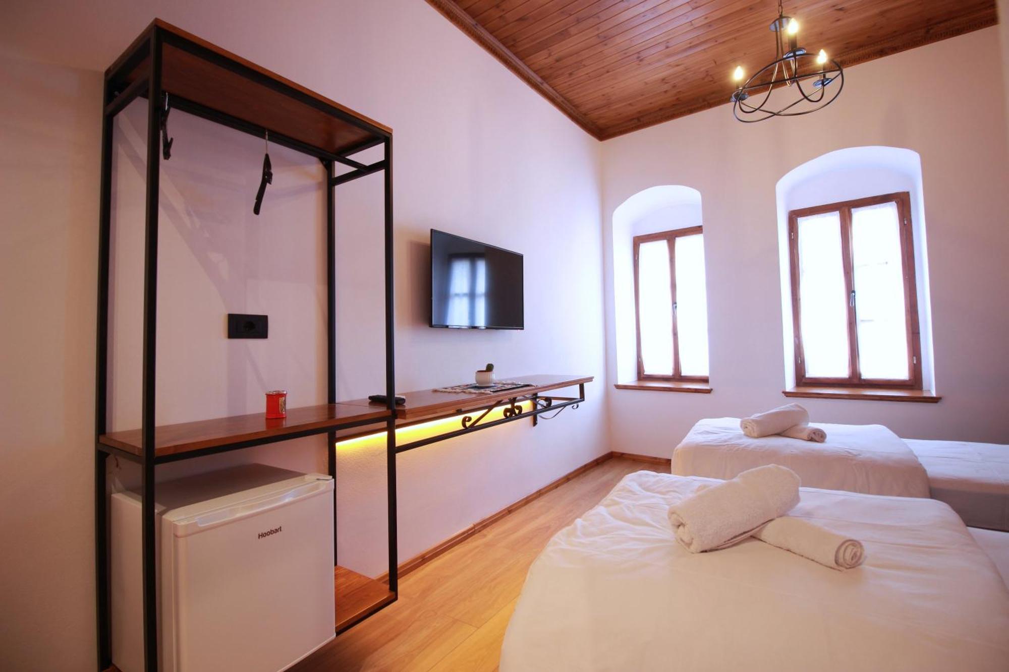 Hotel Grey Stone Gjirokastër Esterno foto