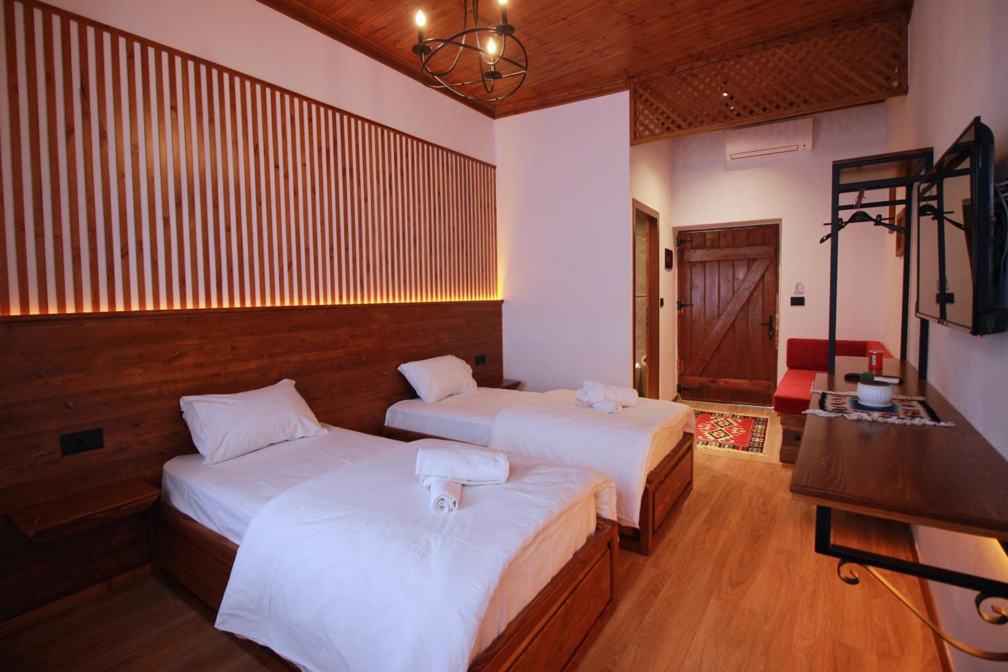 Hotel Grey Stone Gjirokastër Esterno foto