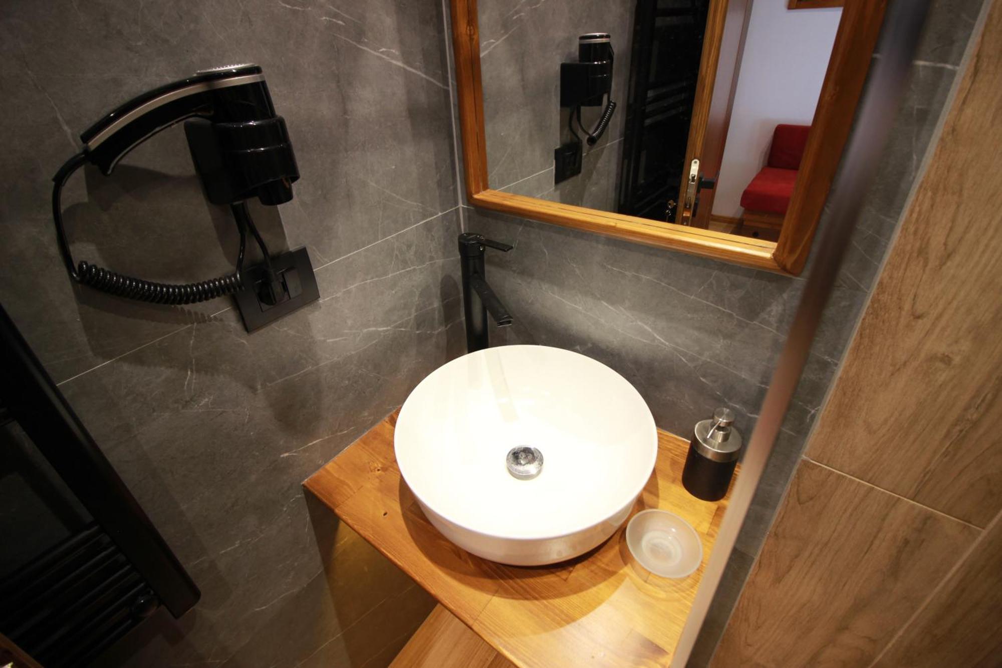 Hotel Grey Stone Gjirokastër Esterno foto